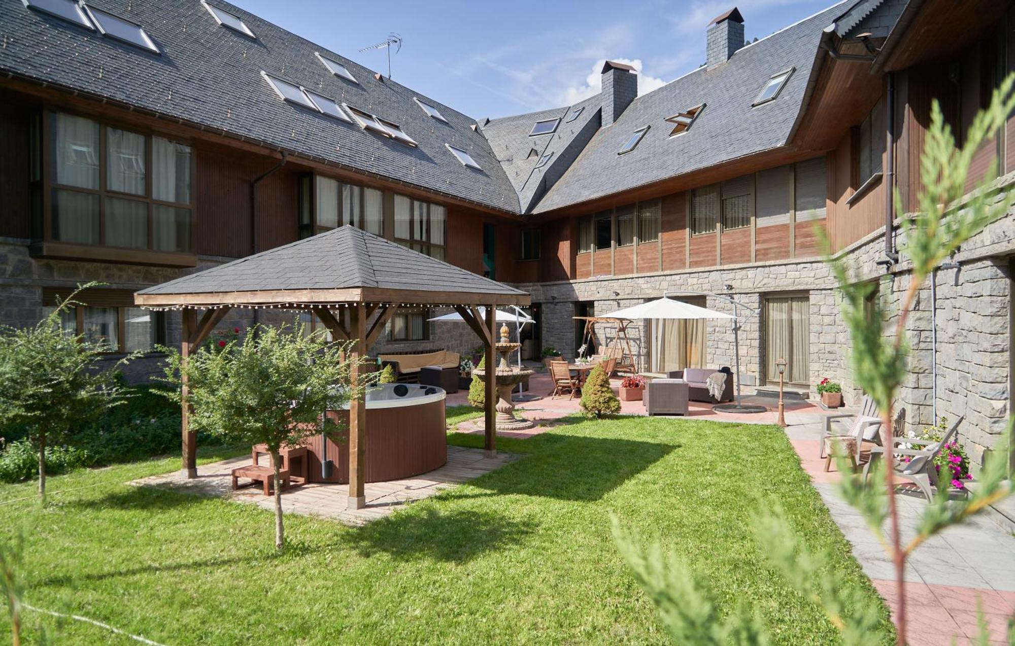 Gran Chalet Hotel & Petit Spa Vielha Exterior photo